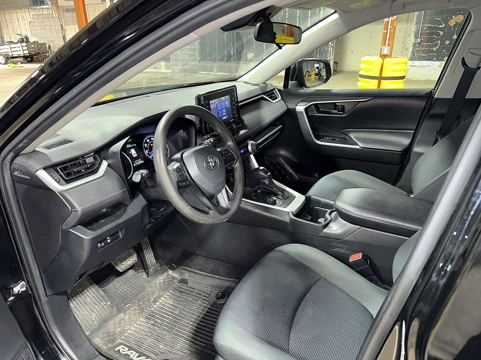 Thumbnail: 2020 Toyota RAV4 - 27