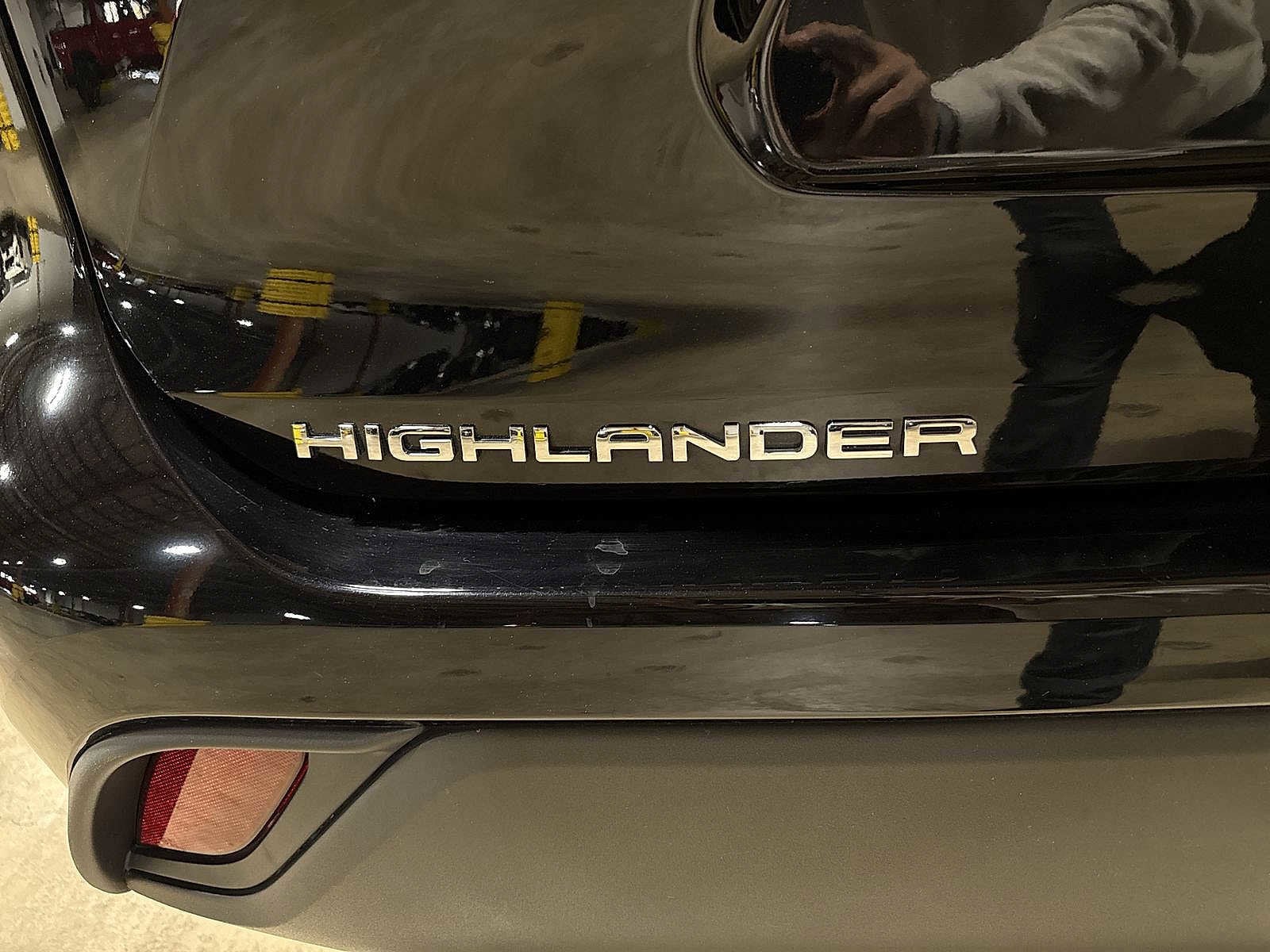 Thumbnail: 2023 Toyota Highlander - 27