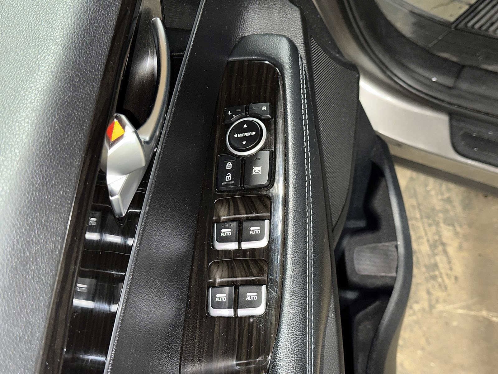 Thumbnail: 2019 Kia Sorento - 22