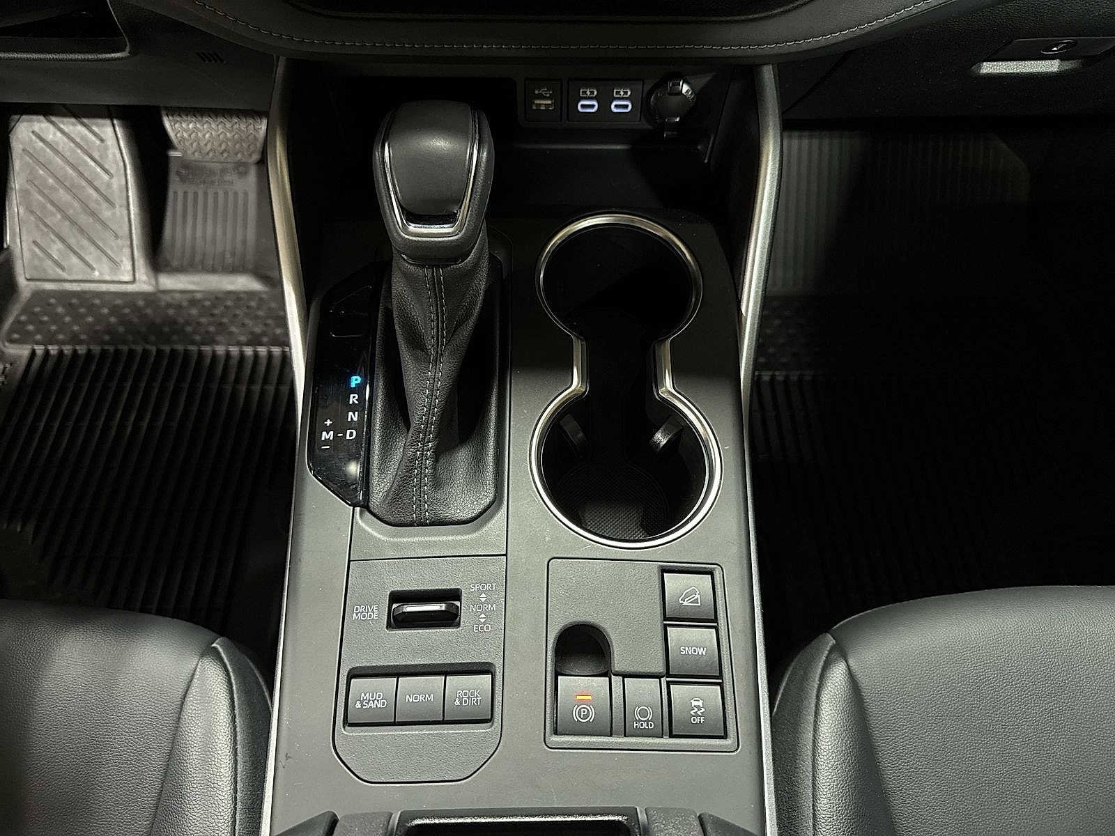 Thumbnail: 2023 Toyota Highlander - 32