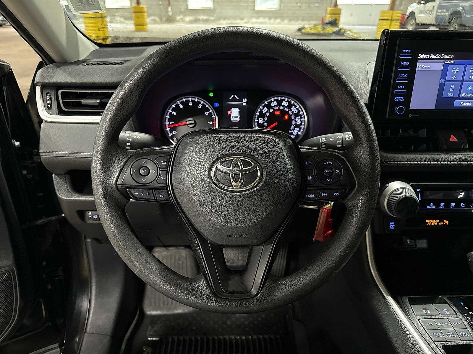 Thumbnail: 2021 Toyota RAV4 - 18