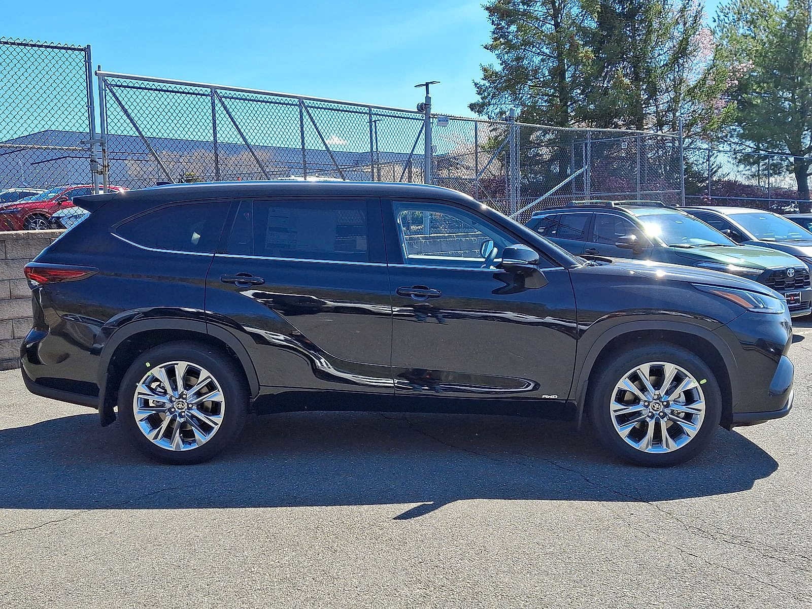 Thumbnail: 2026 Toyota Highlander - 26