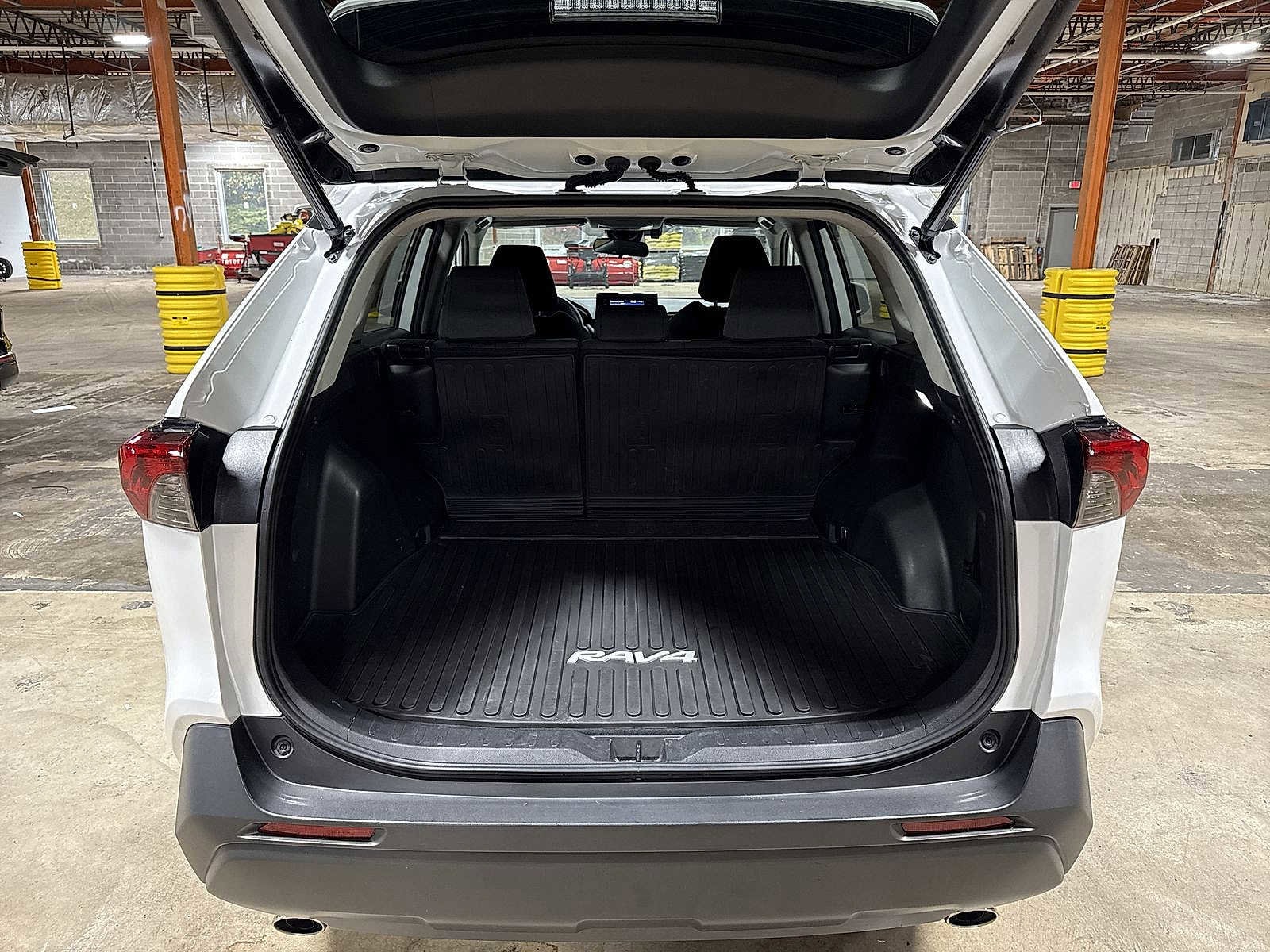 Thumbnail: 2022 Toyota RAV4 - 11