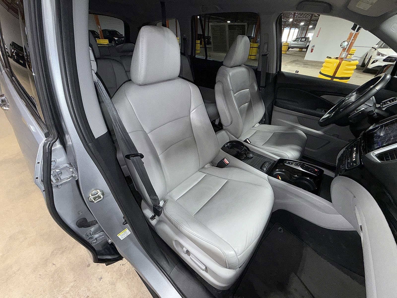 Thumbnail: 2016 Honda Pilot - 15