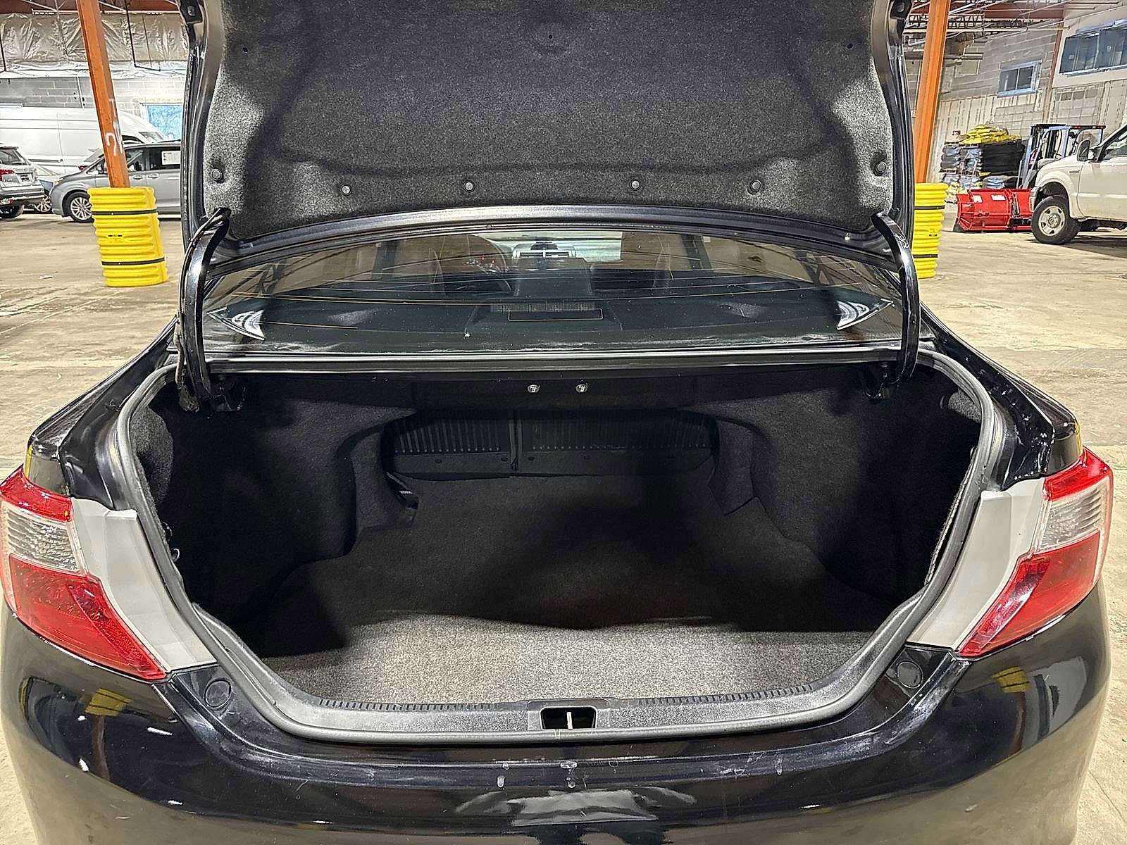 Thumbnail: 2012 Toyota Camry - 10