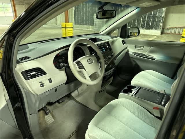 Thumbnail: 2011 Toyota Sienna - 28