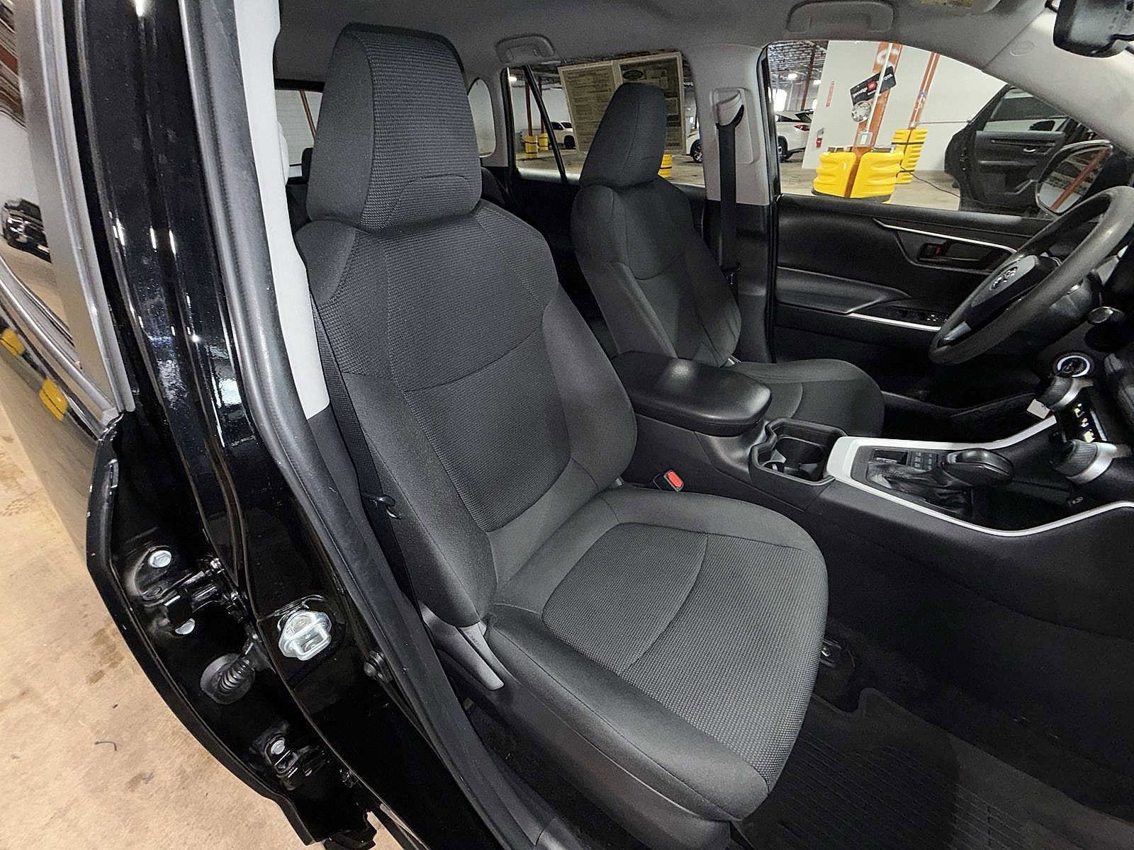 Thumbnail: 2021 Toyota RAV4 - 16