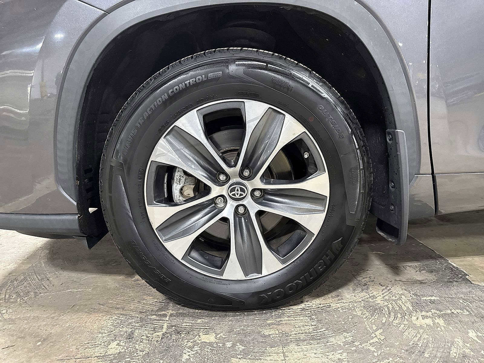 Thumbnail: 2022 Toyota Highlander - 10