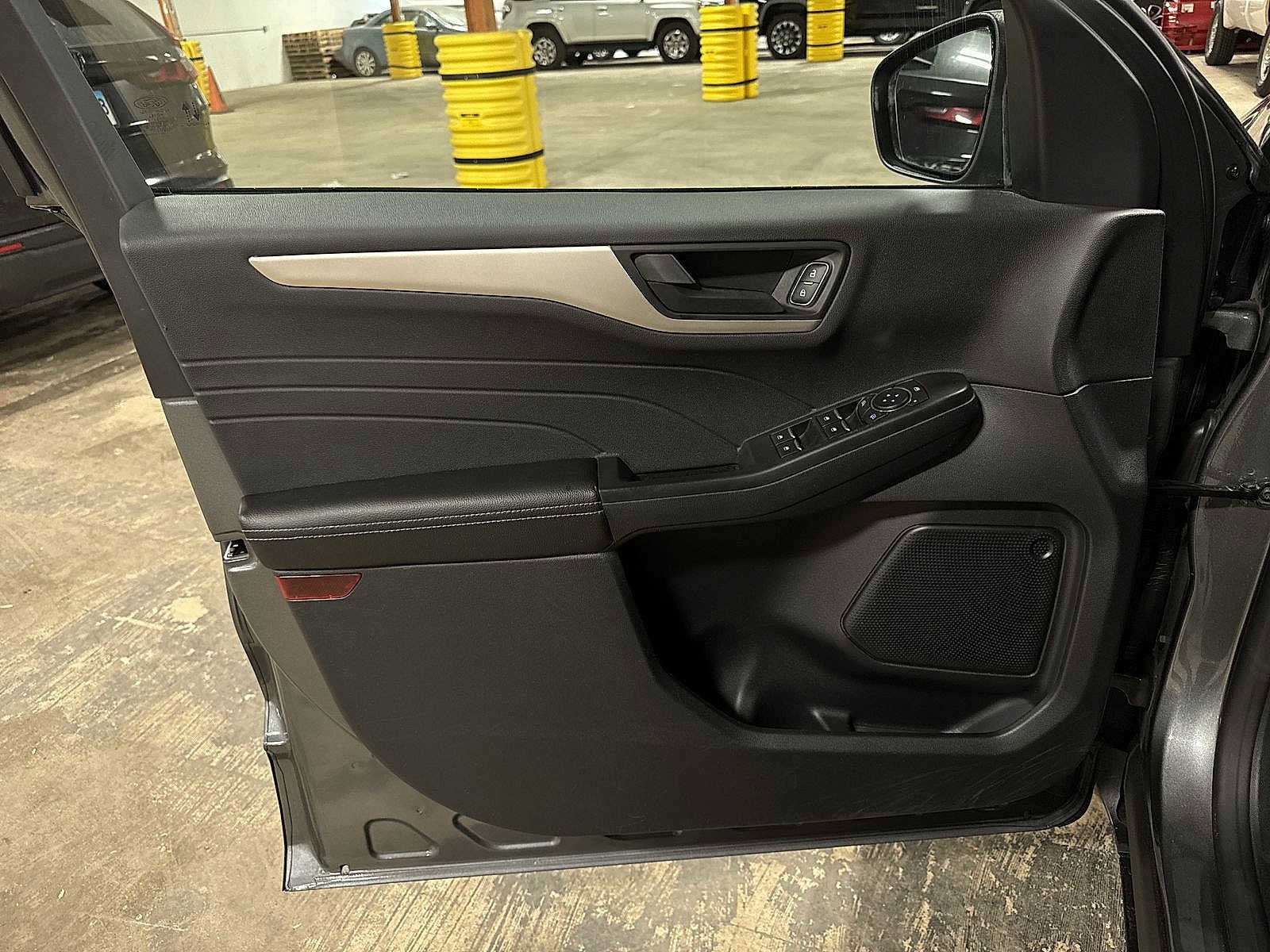 Thumbnail: 2022 Ford Escape - 28