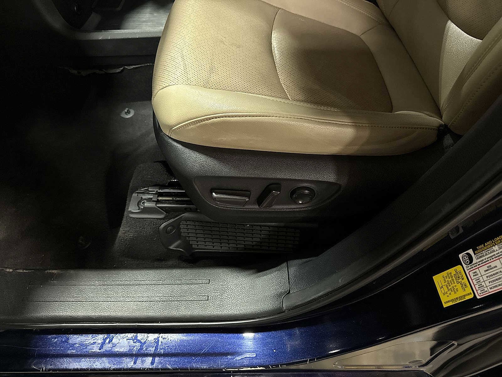 Thumbnail: 2023 Toyota Sienna - 25