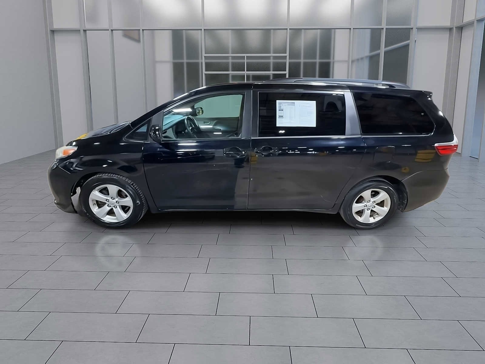 Thumbnail: 2015 Toyota Sienna - 5