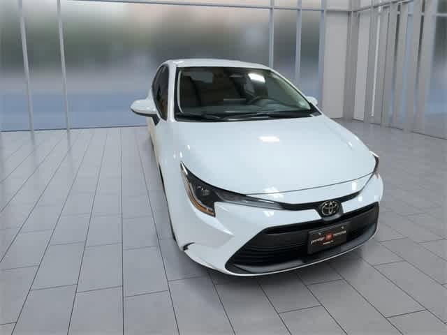 2025 Toyota Corolla LE photo 2