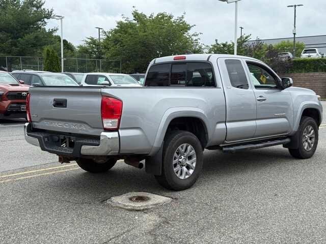 Thumbnail: 2017 Toyota Tacoma - 4