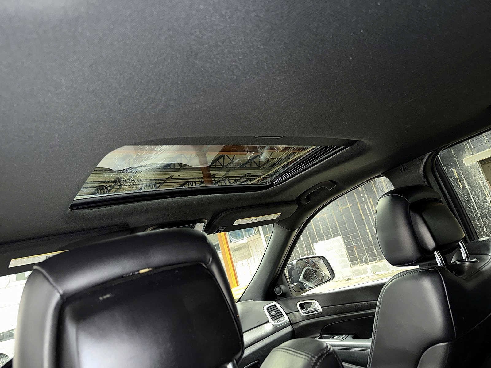 Thumbnail: 2015 Jeep Grand Cherokee - 25