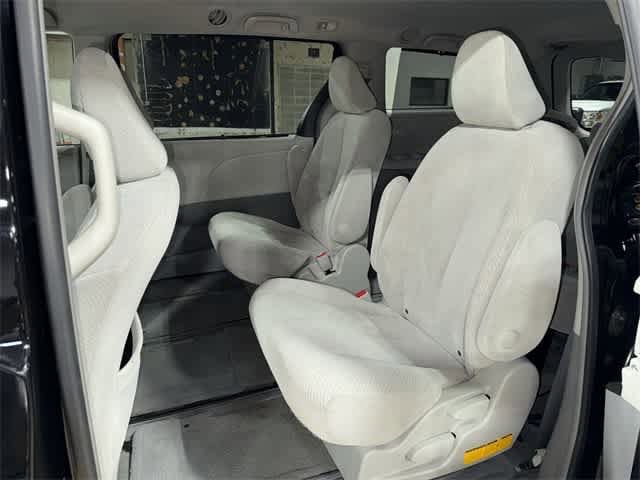 Thumbnail: 2011 Toyota Sienna - 16