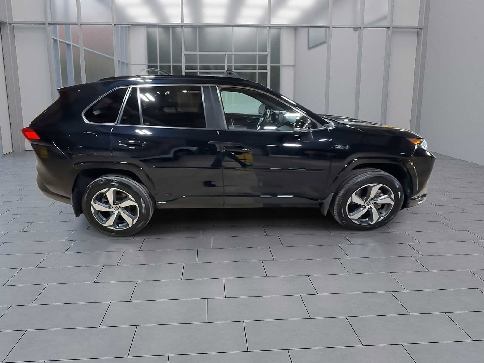 Thumbnail: 2021 Toyota RAV4 - 9