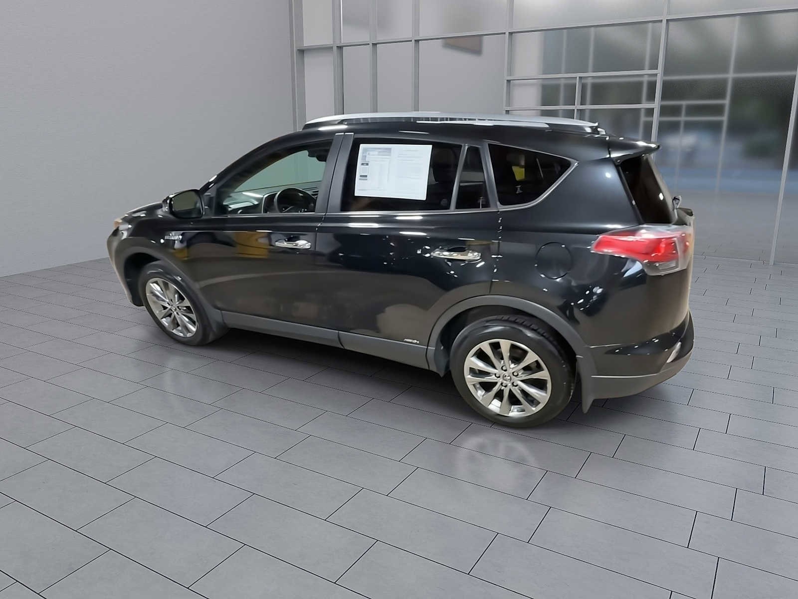 Thumbnail: 2017 Toyota RAV4 - 6