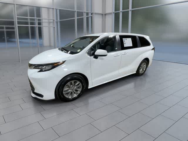 Thumbnail: 2022 Toyota Sienna - 4