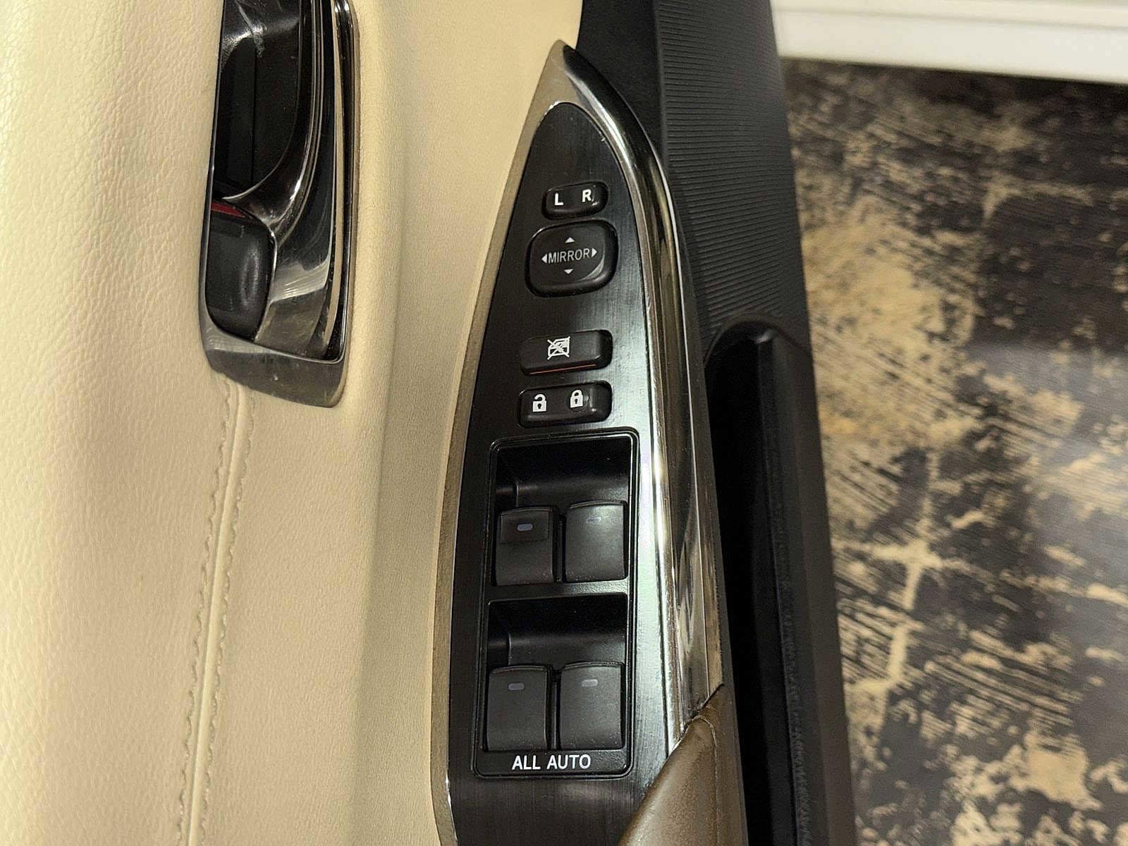 Thumbnail: 2014 Toyota Avalon - 22