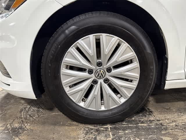 Thumbnail: 2019 Volkswagen Jetta - 10