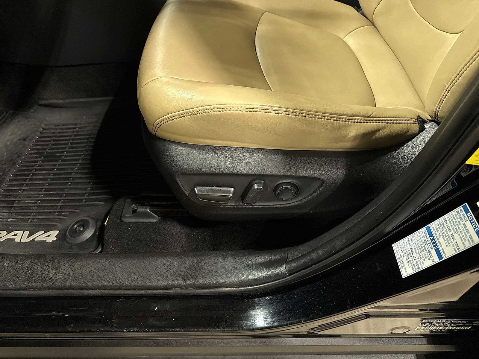 Thumbnail: 2019 Toyota RAV4 - 23