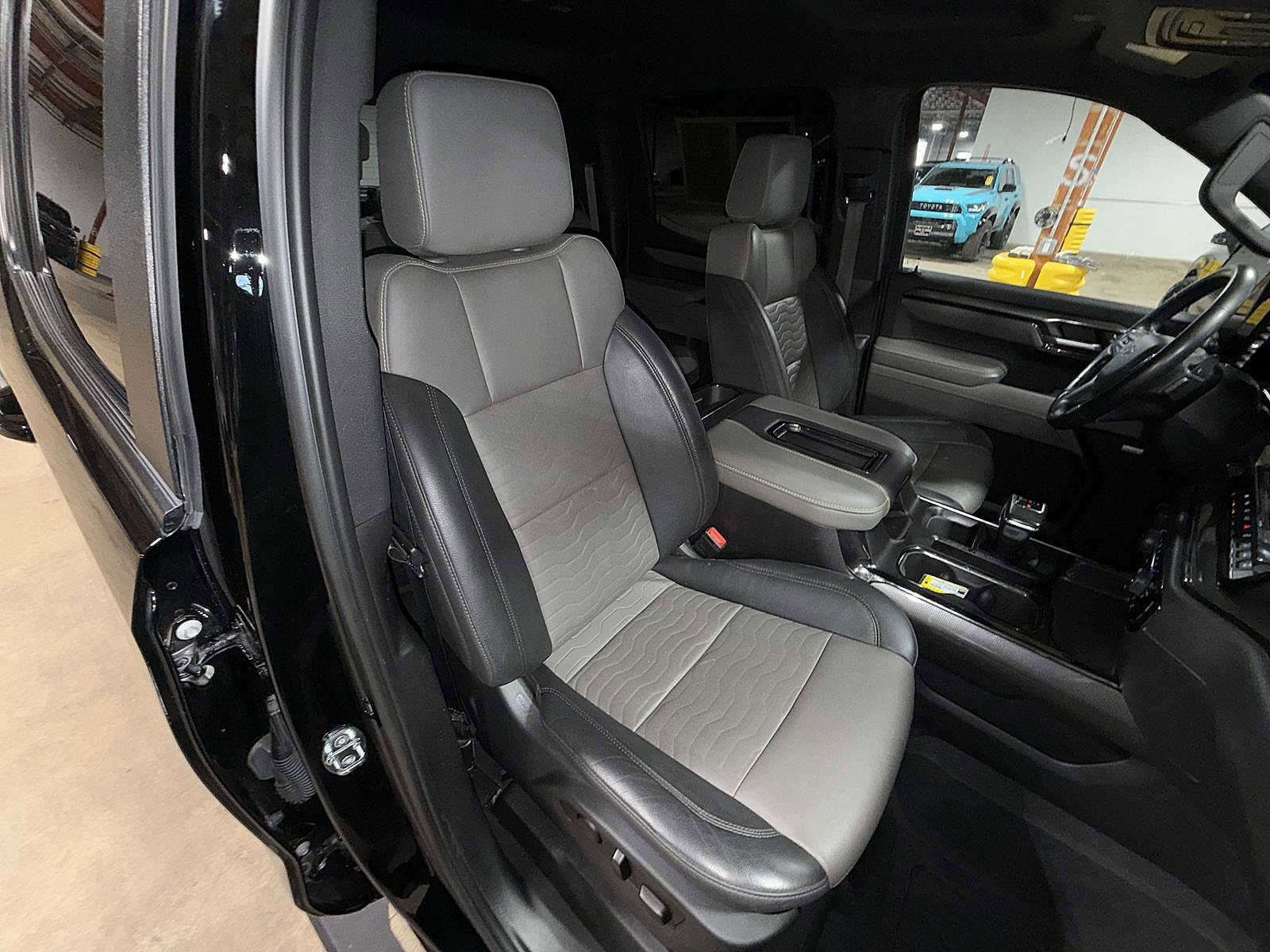 Thumbnail: 2022 Chevrolet Silverado 1500 - 16