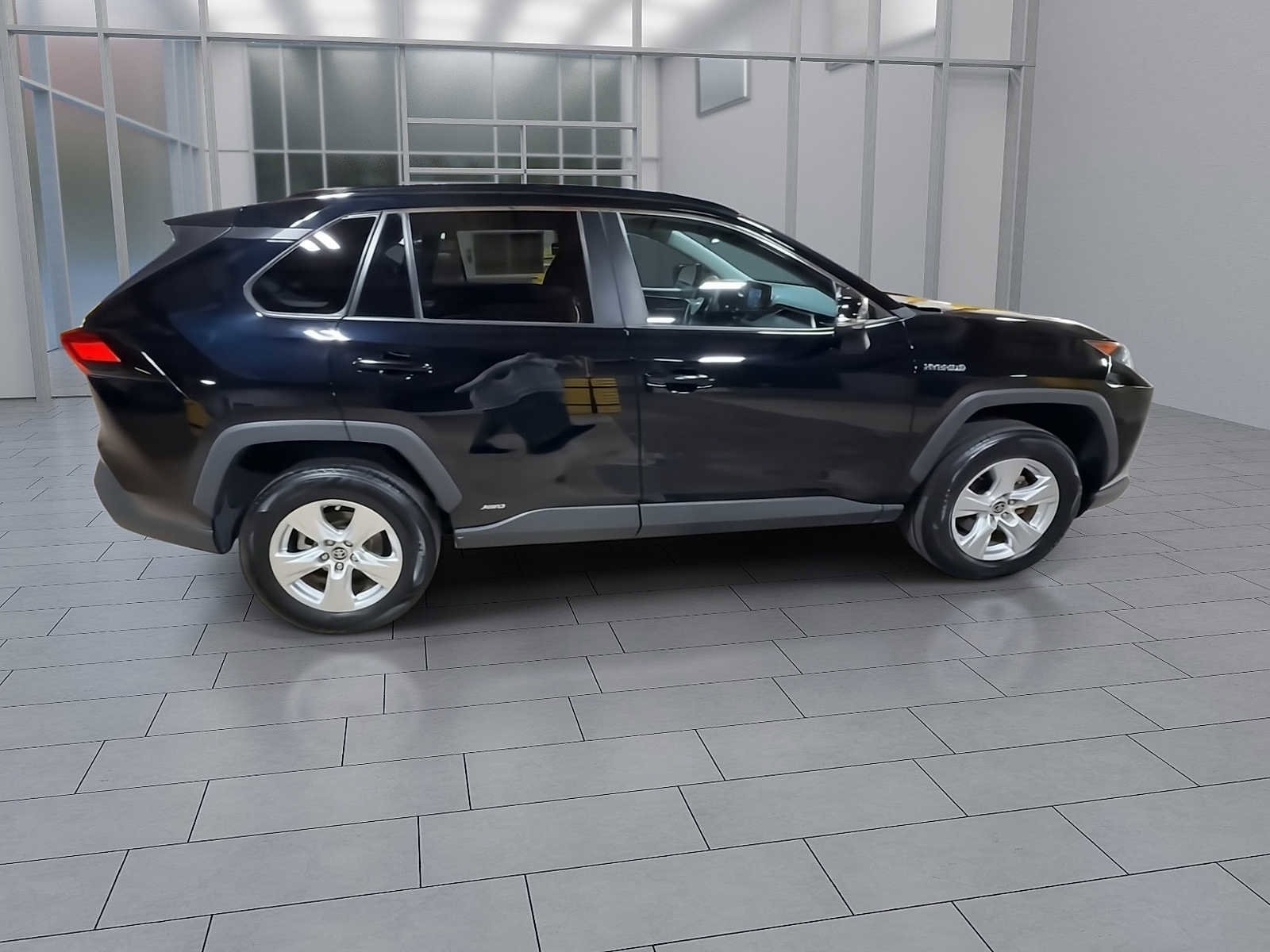 Thumbnail: 2021 Toyota RAV4 - 9