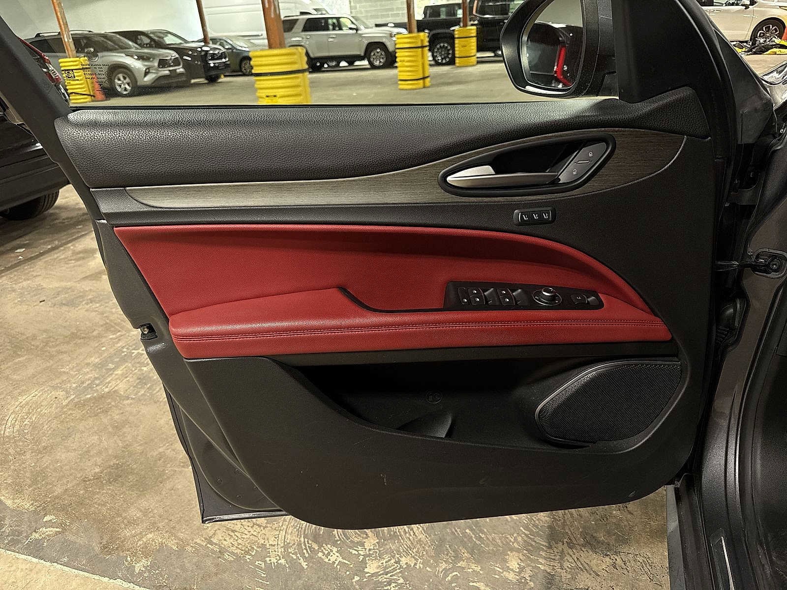 Thumbnail: 2019 Alfa Romeo Stelvio - 29