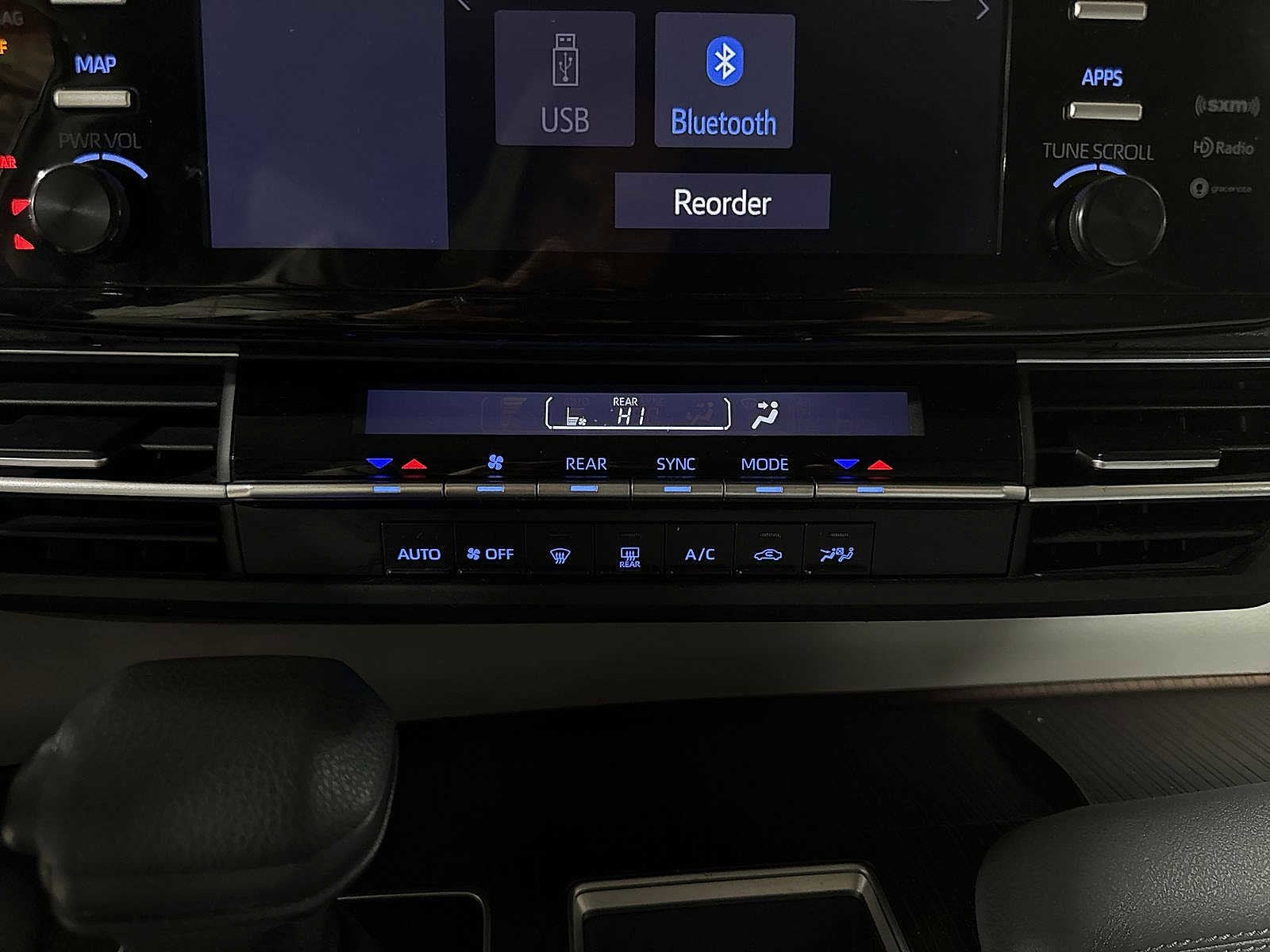 Thumbnail: 2021 Toyota Sienna - 22