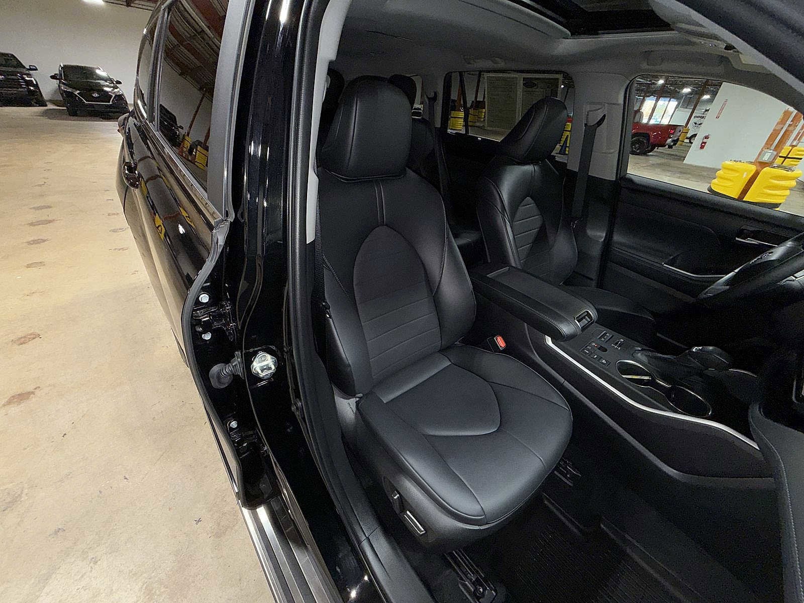 Thumbnail: 2023 Toyota Highlander - 16