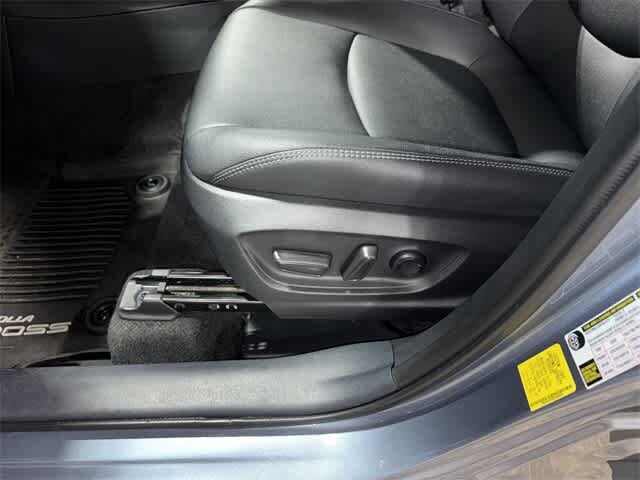 2024 Toyota Corolla Cross XLE 23