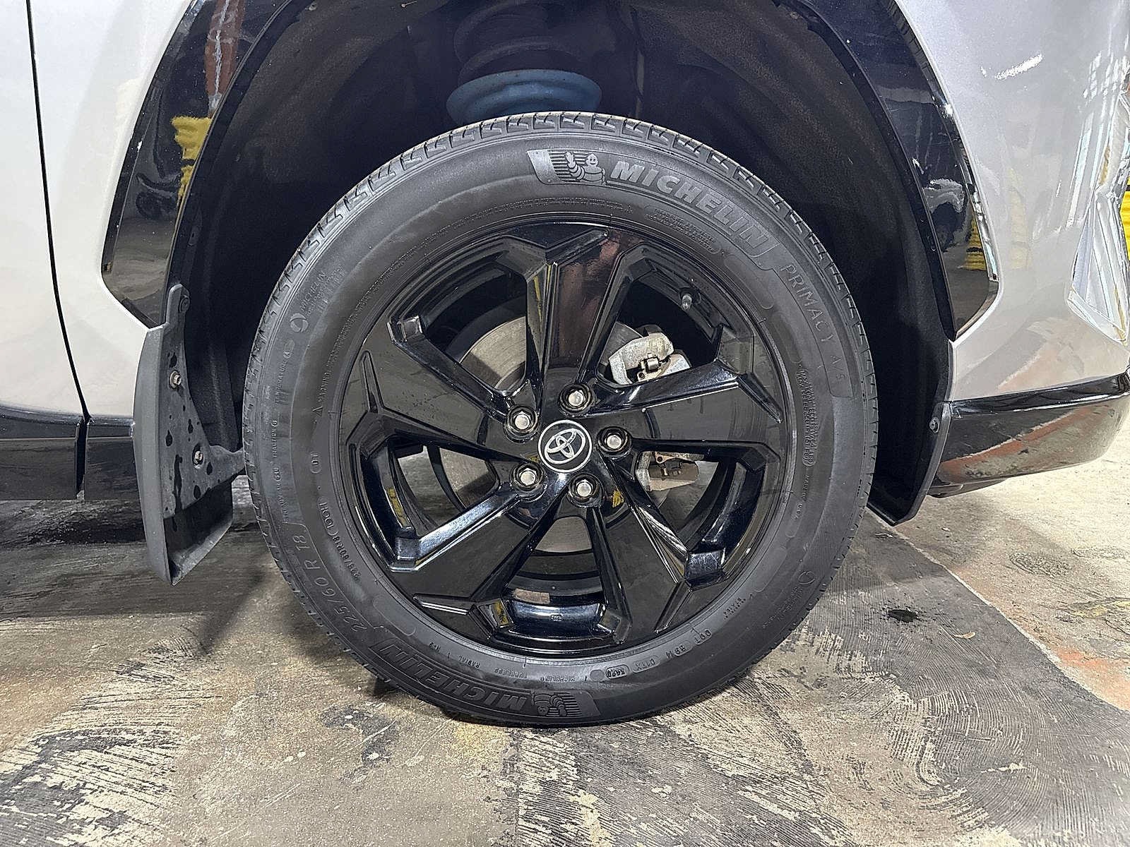 Thumbnail: 2021 Toyota RAV4 - 10