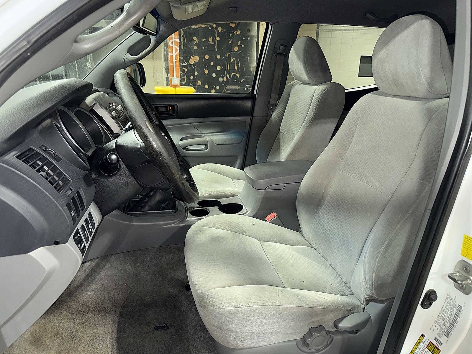 Thumbnail: 2010 Toyota Tacoma - 15