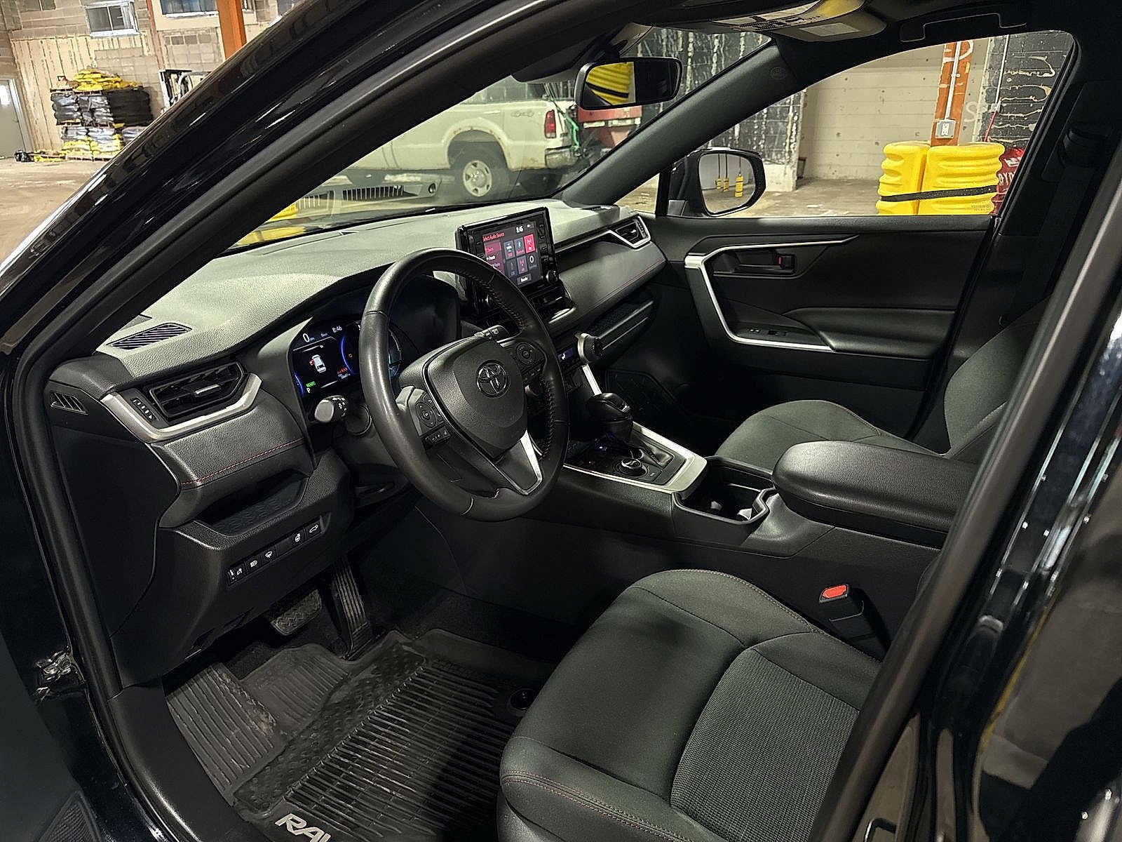 Thumbnail: 2021 Toyota RAV4 - 30