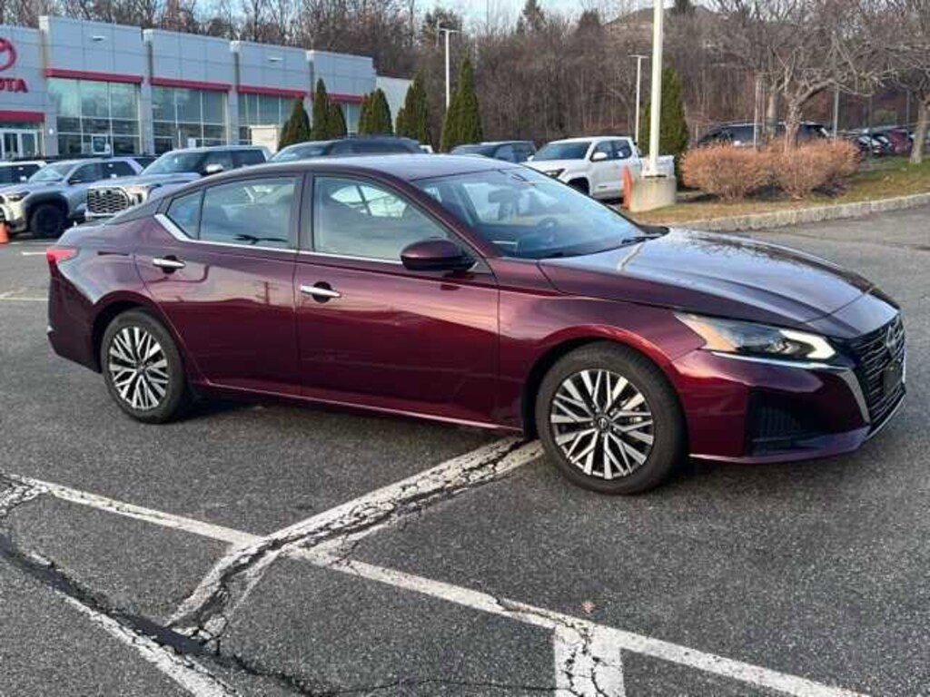 Used 2023 Nissan Altima 2.5 SV Sedan