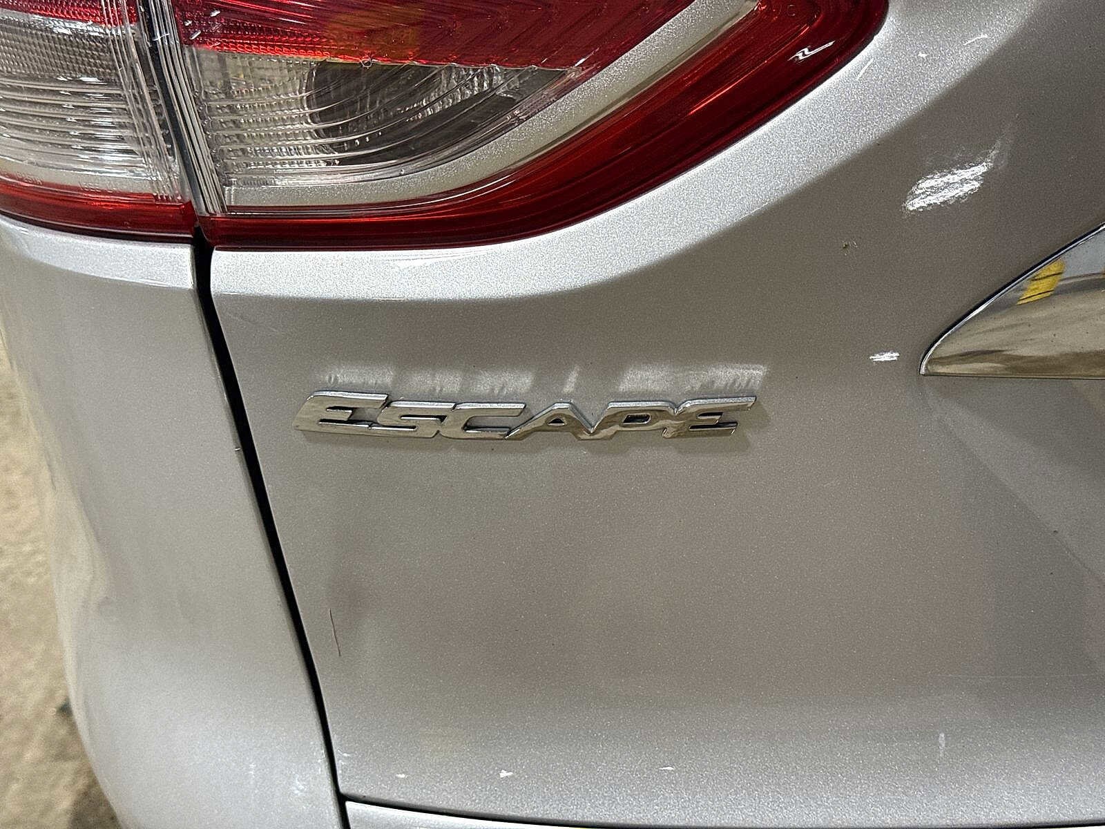 Thumbnail: 2016 Ford Escape - 28