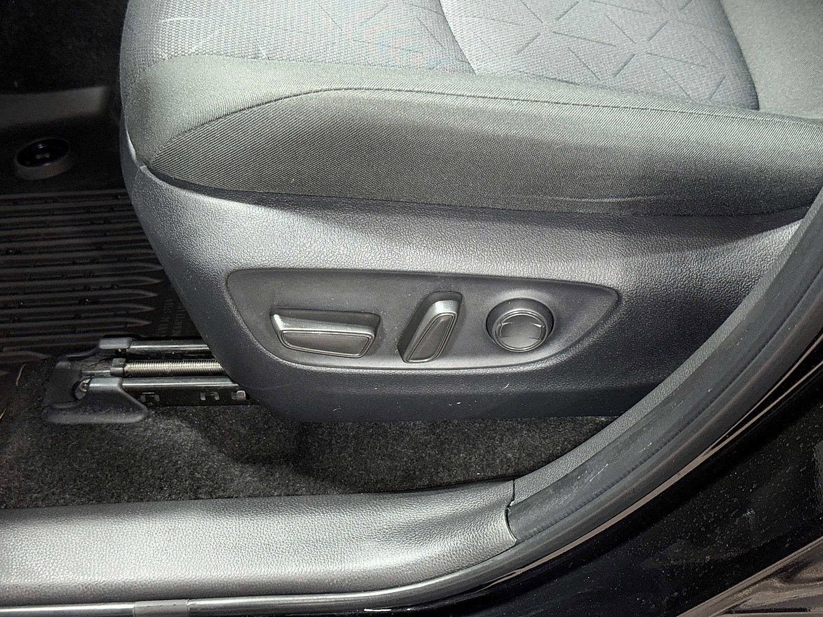 Thumbnail: 2025 Toyota RAV4 - 23