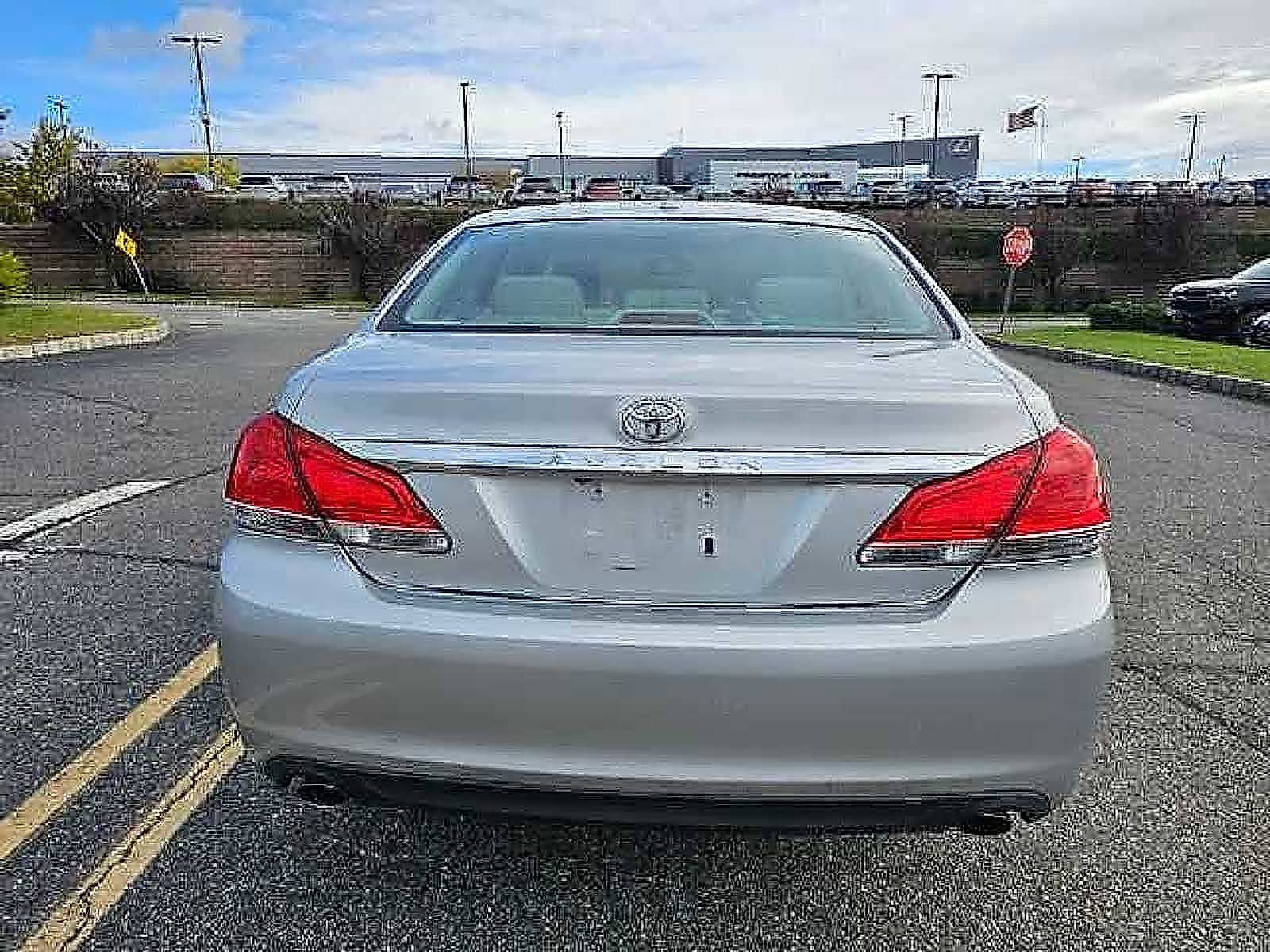 Thumbnail: 2011 Toyota Avalon - 5