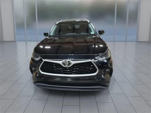 Thumbnail: 2023 Toyota Highlander - 3