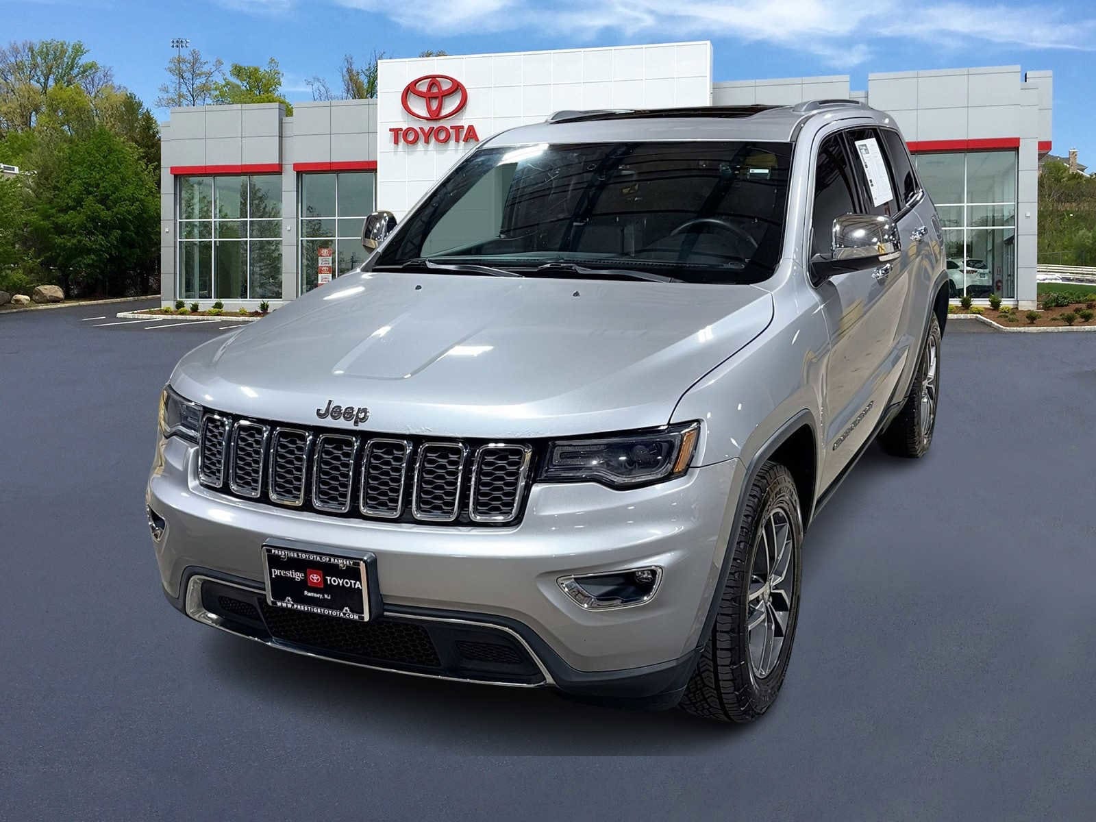 Thumbnail: 2017 Jeep Grand Cherokee - 1