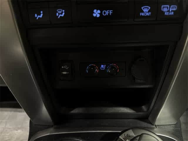 Thumbnail: 2014 Toyota 4Runner - 32