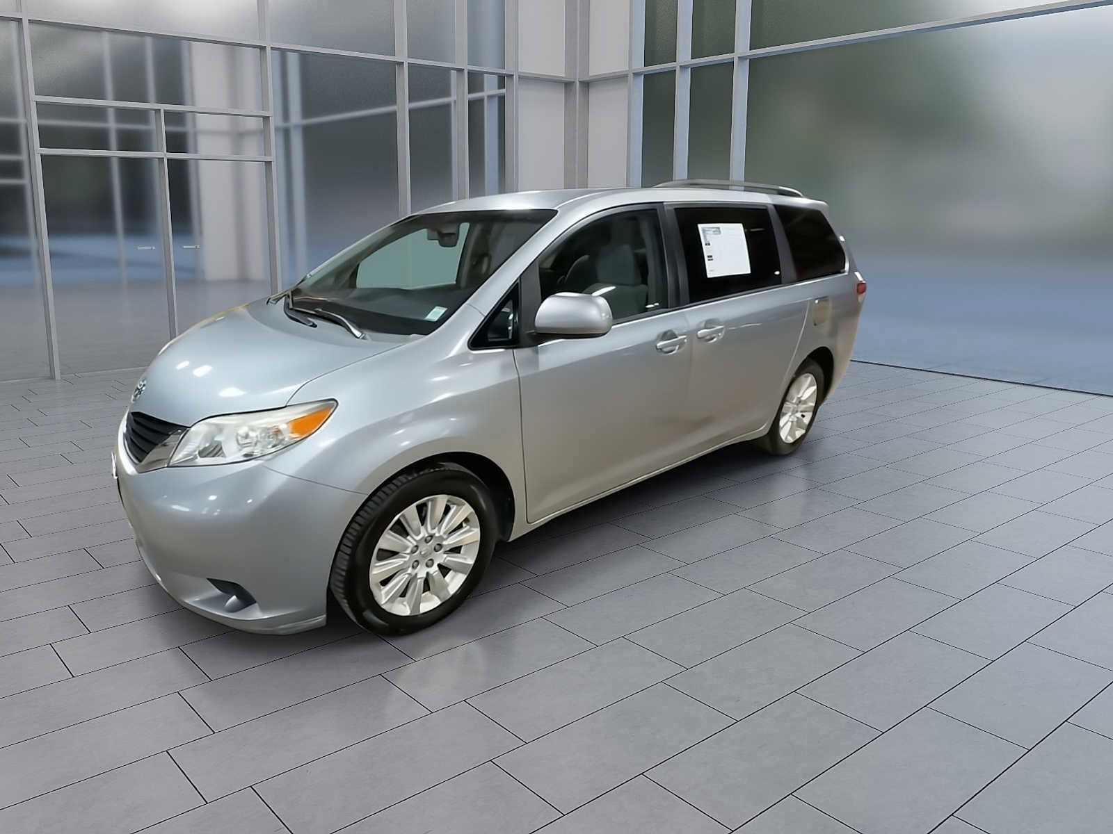 Thumbnail: 2014 Toyota Sienna - 5