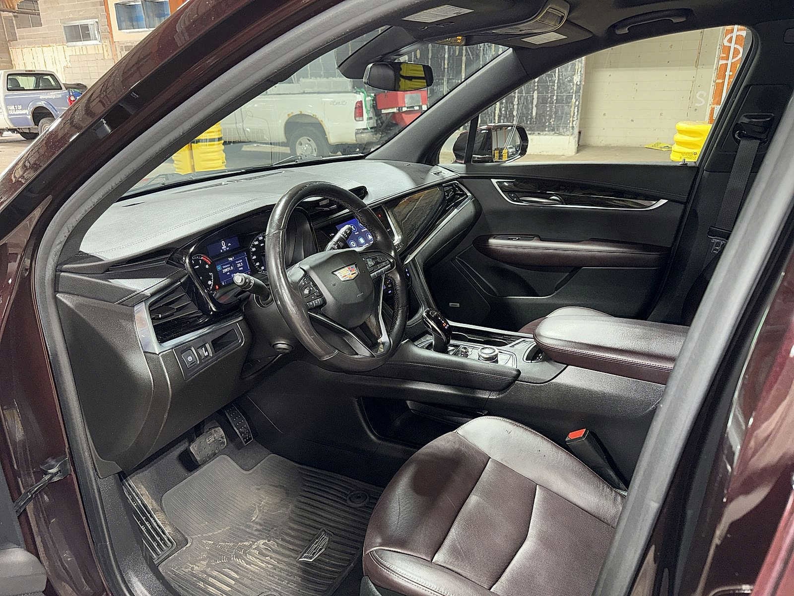 Thumbnail: 2021 Cadillac XT6 - 32