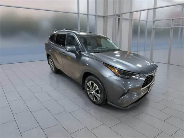 Thumbnail: 2022 Toyota Highlander - 2