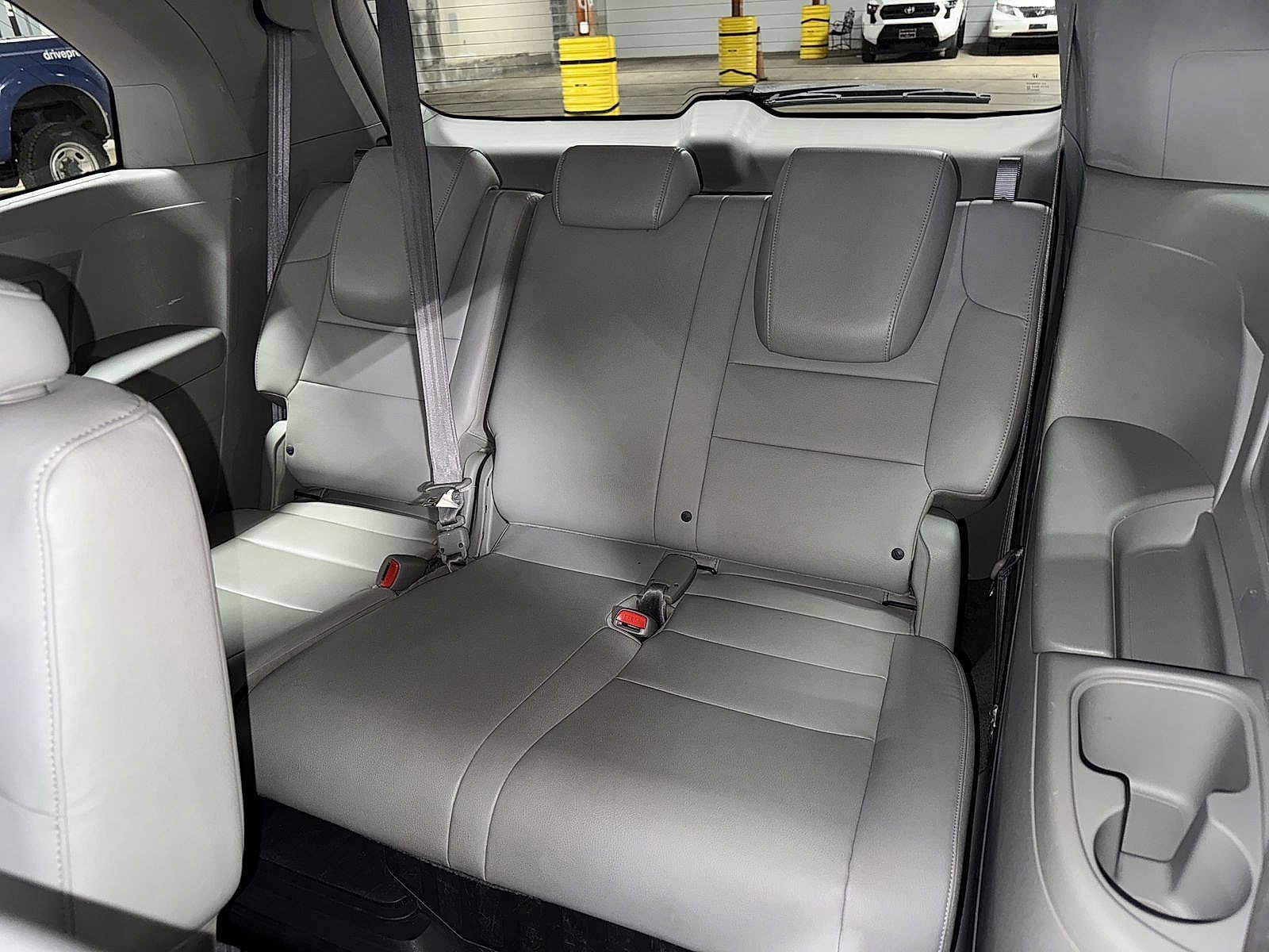 Thumbnail: 2012 Honda Odyssey - 18