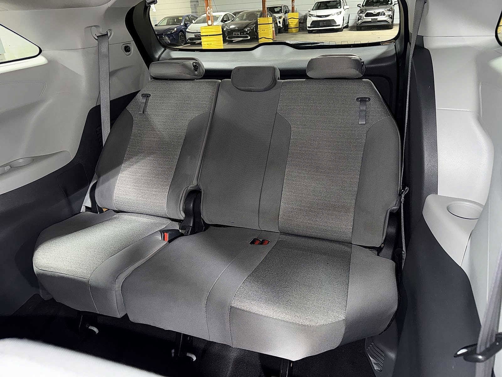 Thumbnail: 2021 Toyota Sienna - 18