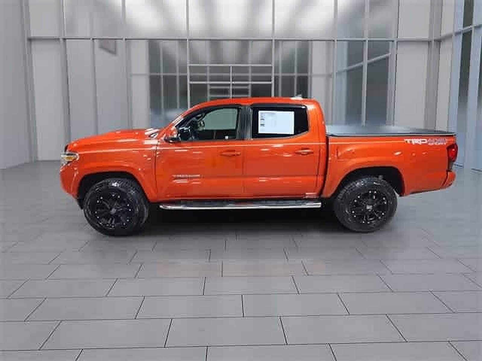 Thumbnail: 2018 Toyota Tacoma - 7