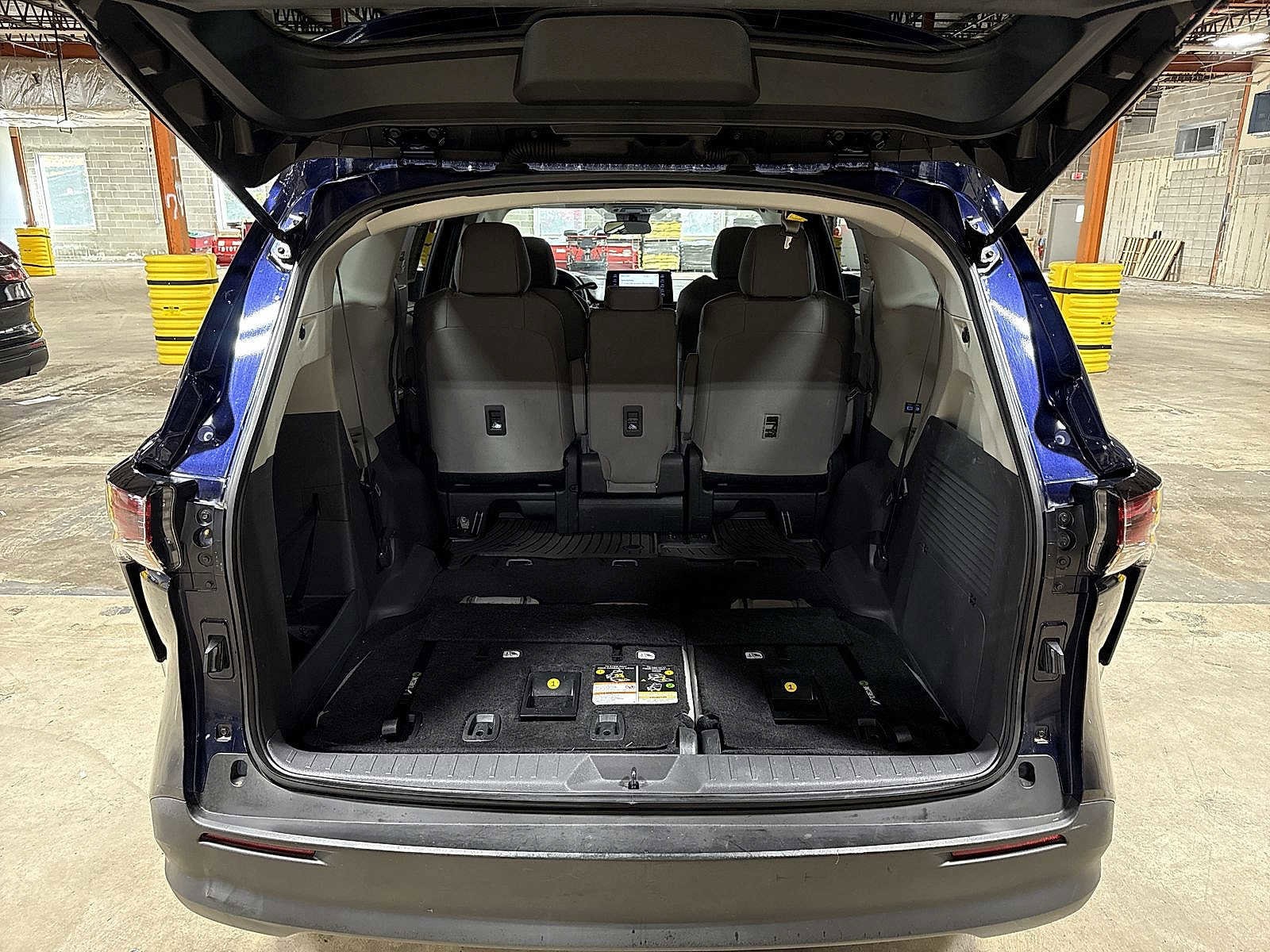 Thumbnail: 2023 Toyota Sienna - 11