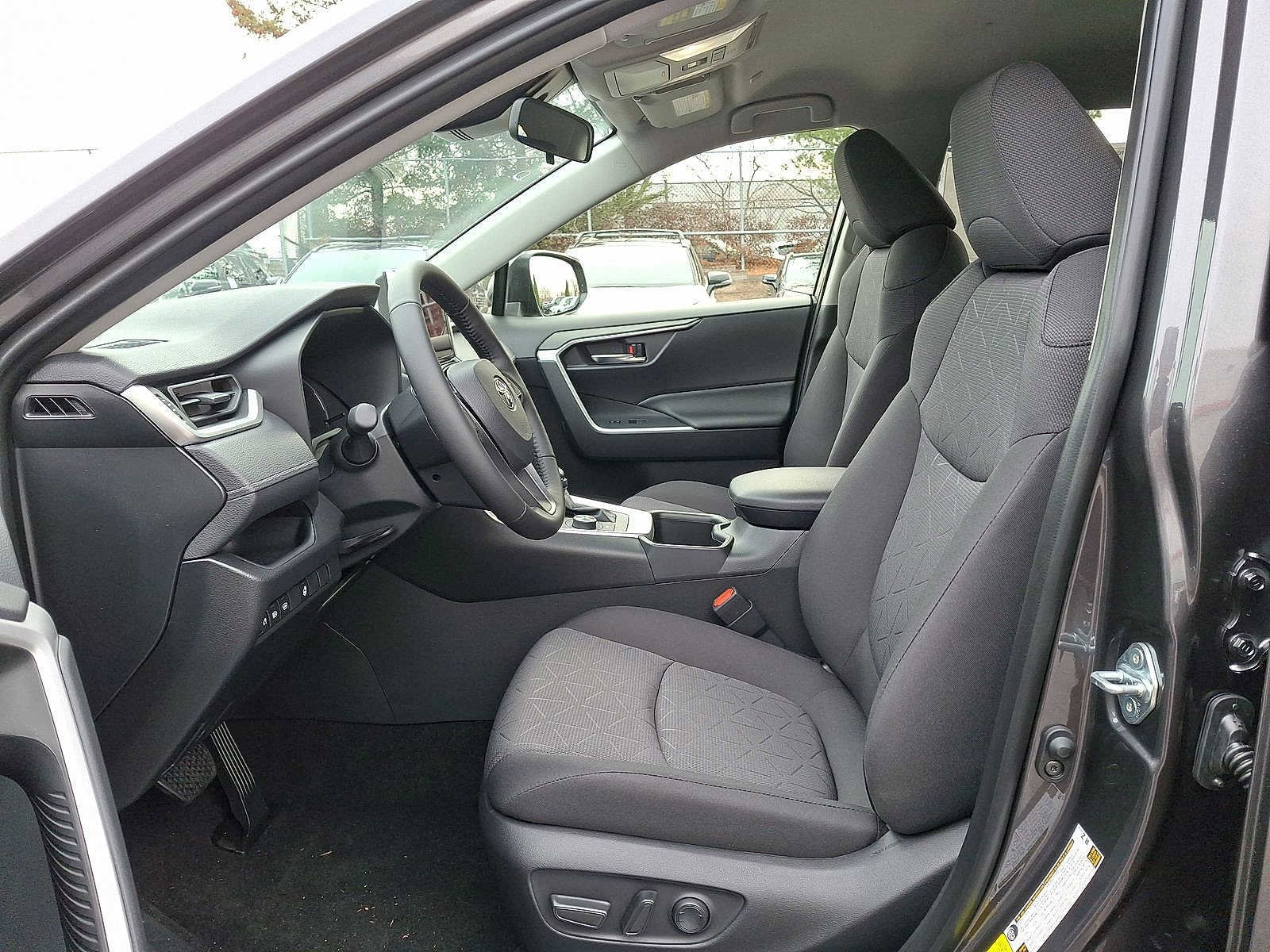 Thumbnail: 2025 Toyota RAV4 - 14