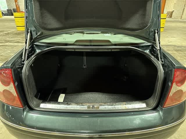 Thumbnail: 2004 Volkswagen Passat - 11